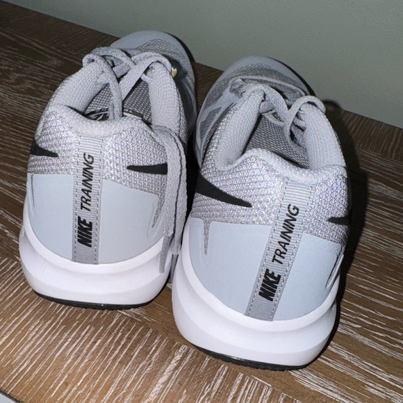 NIKE mens training sneakers size 10 NWOT - Picture 3 of 7